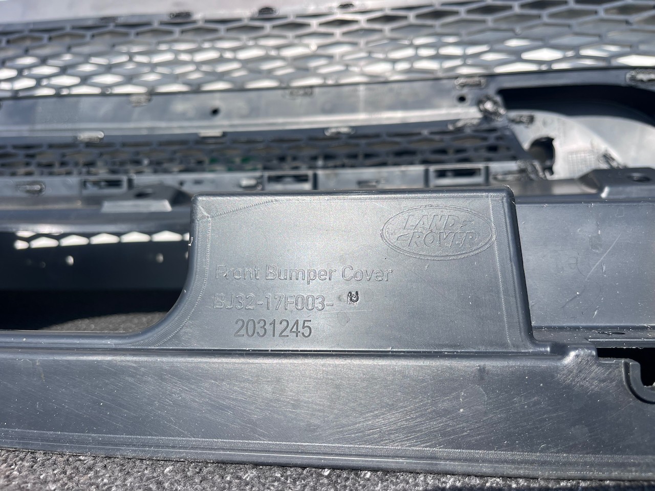 Range Rover Evoque Se Mk1 2011-2015 Front Bumper 6 Pdc + Jets Genuine [p719]