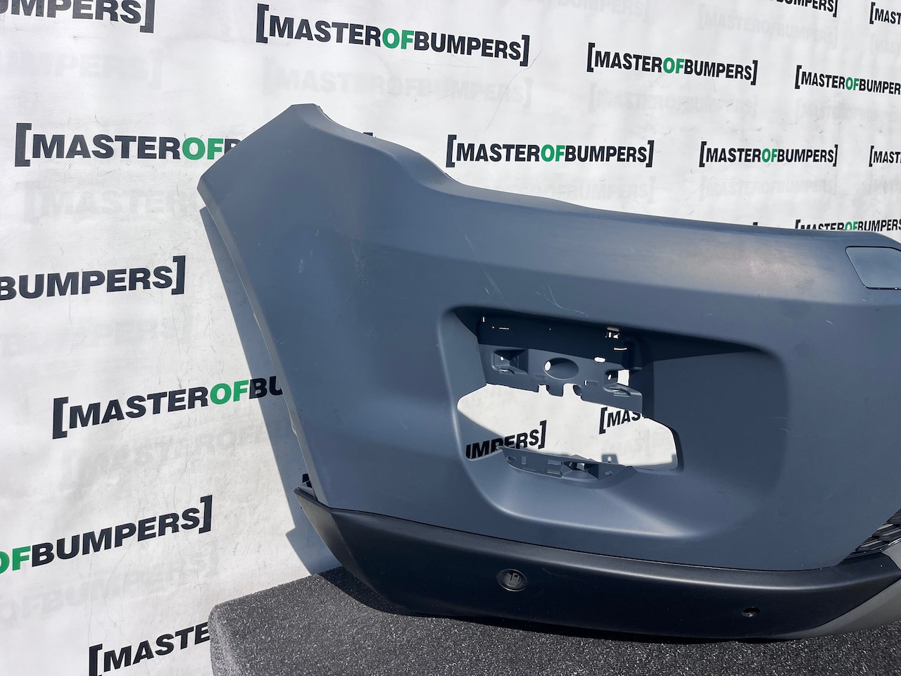 Range Rover Evoque Se Mk1 2011-2015 Front Bumper 6 Pdc + Jets Genuine [p719]