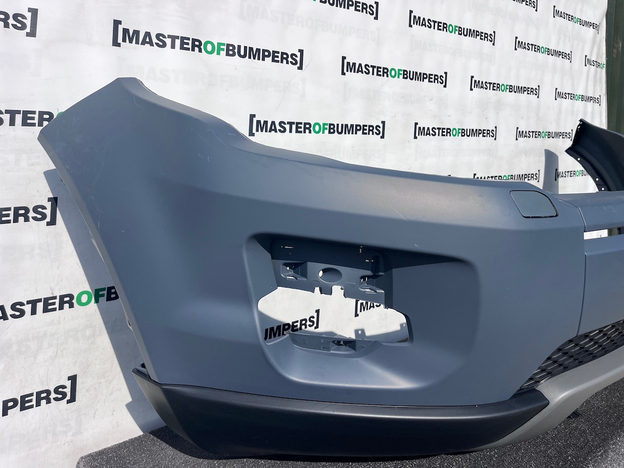 Range Rover Evoque Se Mk1 2011-2015 Front Bumper No Pdc + Jets Genuine [p716]