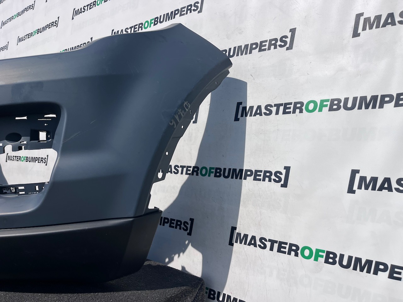 Range Rover Evoque Se Mk1 2011-2015 Front Bumper No Pdc + Jets Genuine [p716]