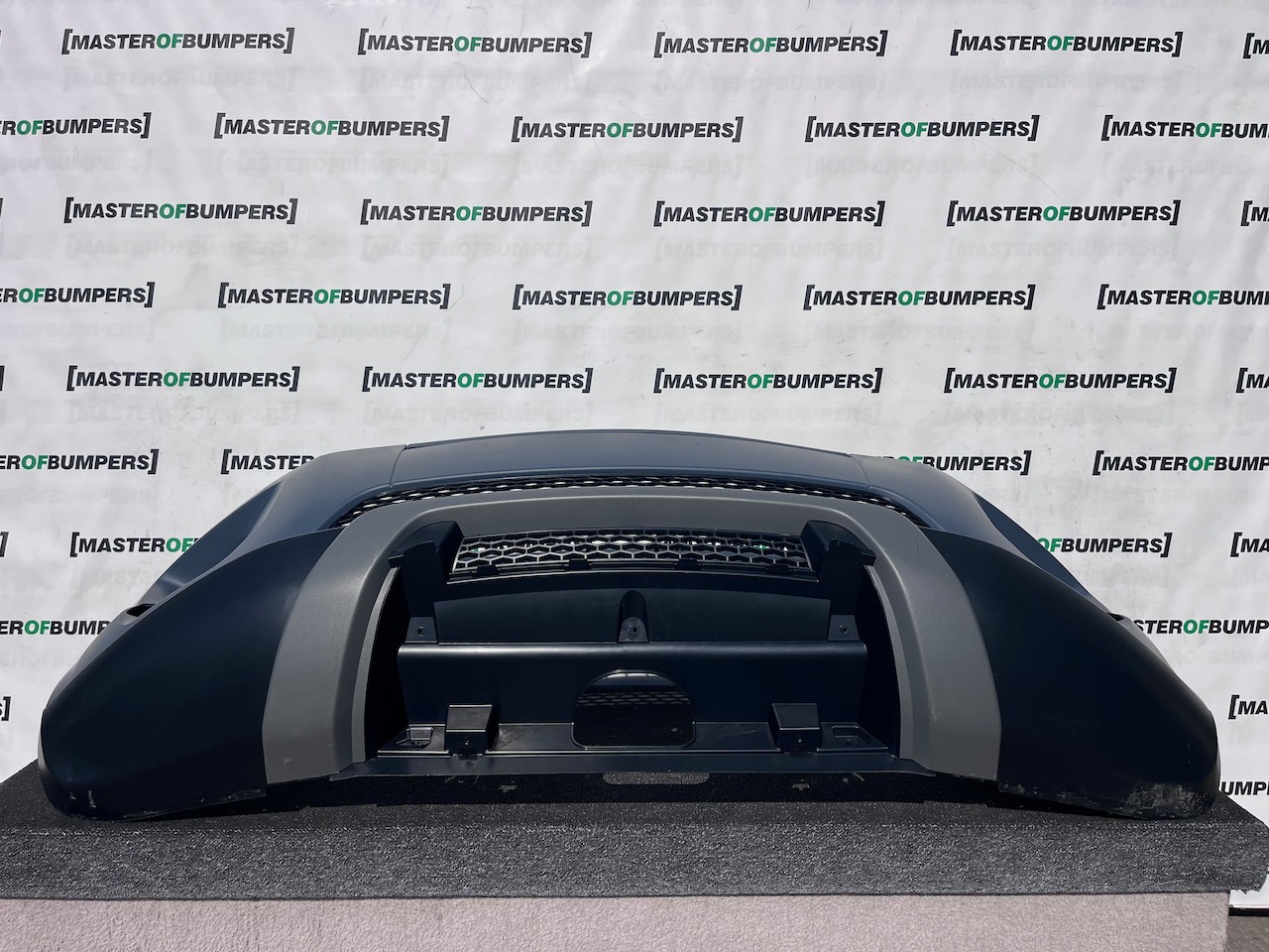 Range Rover Evoque Se Mk1 2011-2015 Front Bumper No Pdc + Jets Genuine [p716]
