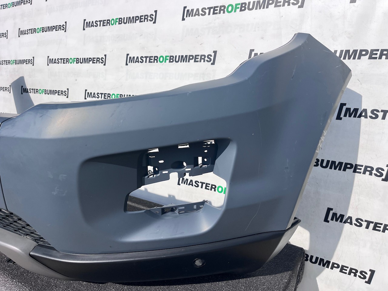 Range Rover Evoque Se Mk1 2011-2015 Front Bumper 4 Pdc No Jets Genuine [p721]