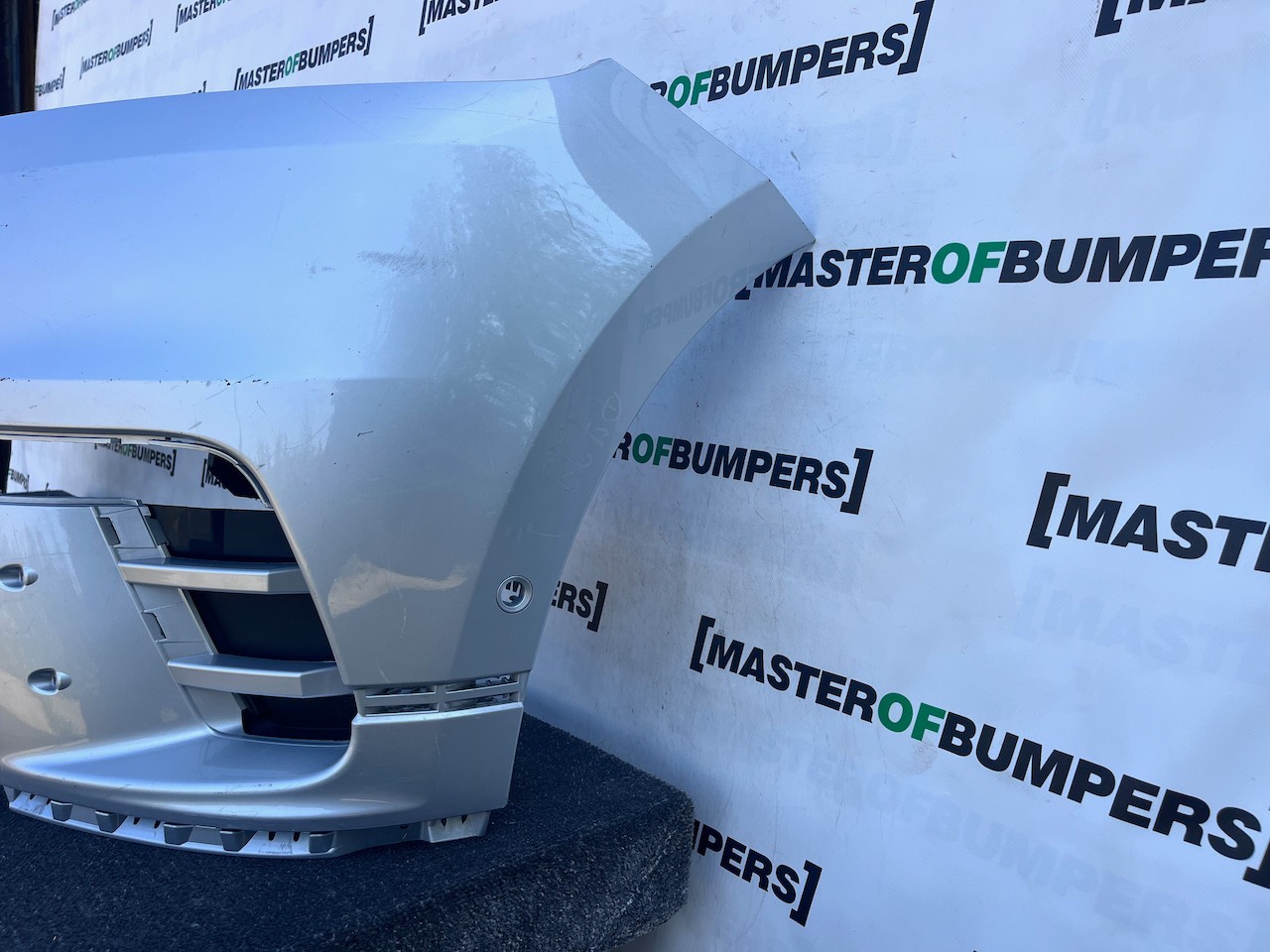 Range Rover Velar R Dynamic Hse 2019-2023 Front Bumper 6 Pdc Genuine [p729]