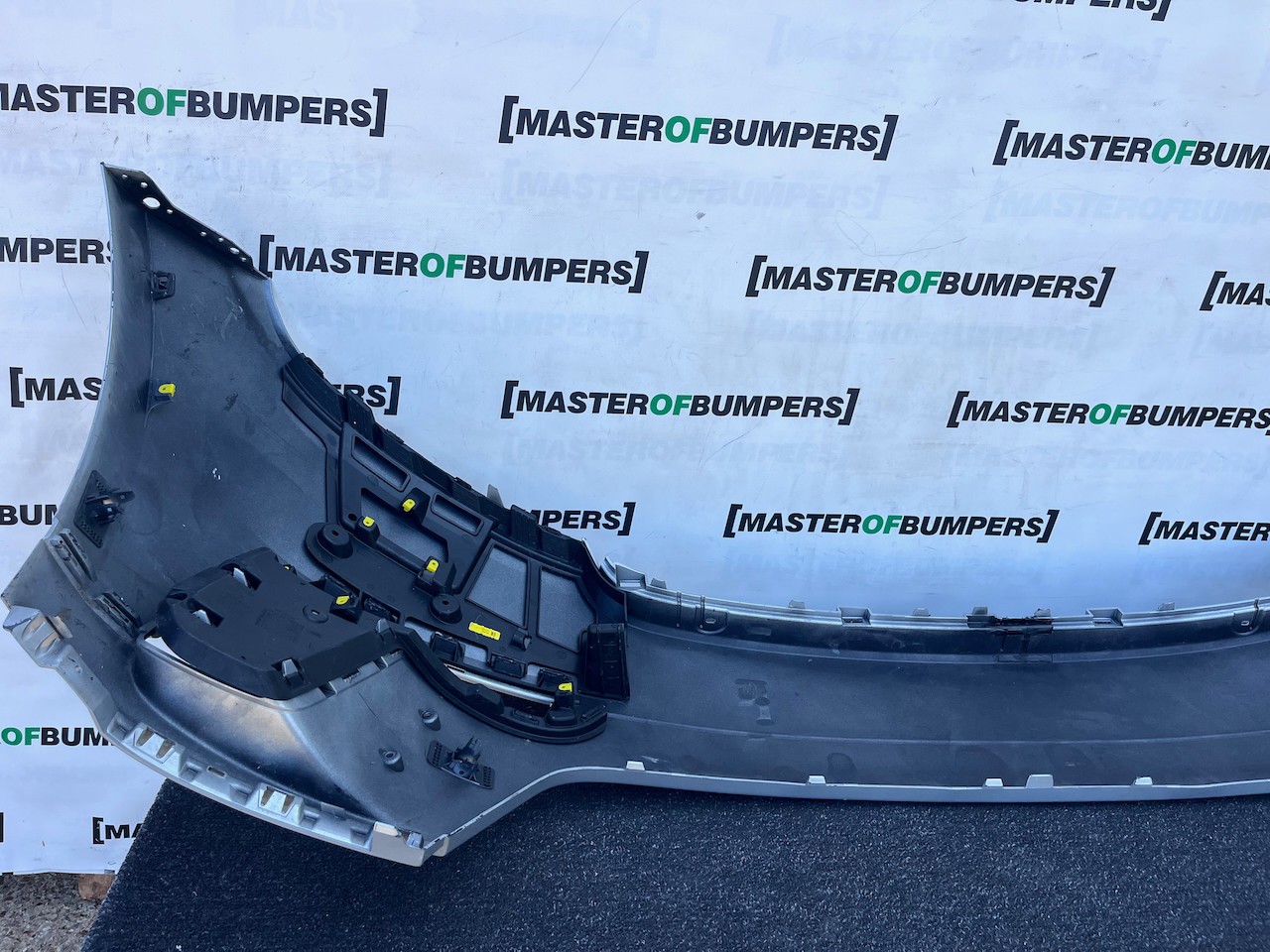 Range Rover Velar R Dynamic Hse 2019-2023 Front Bumper 6 Pdc Genuine [p729]