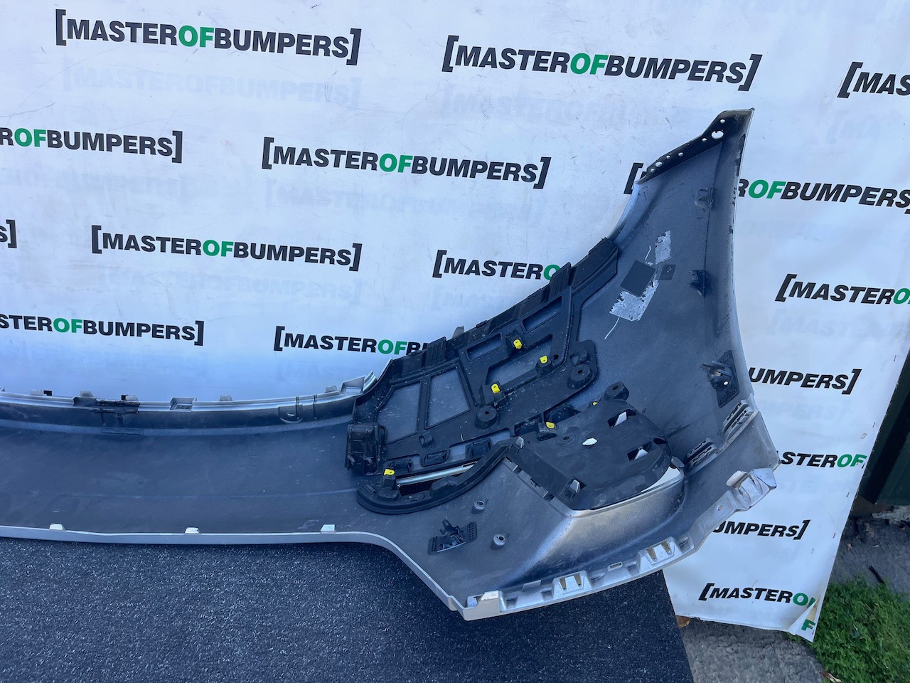 Range Rover Velar R Dynamic Hse 2019-2023 Front Bumper 6 Pdc Genuine [p729]