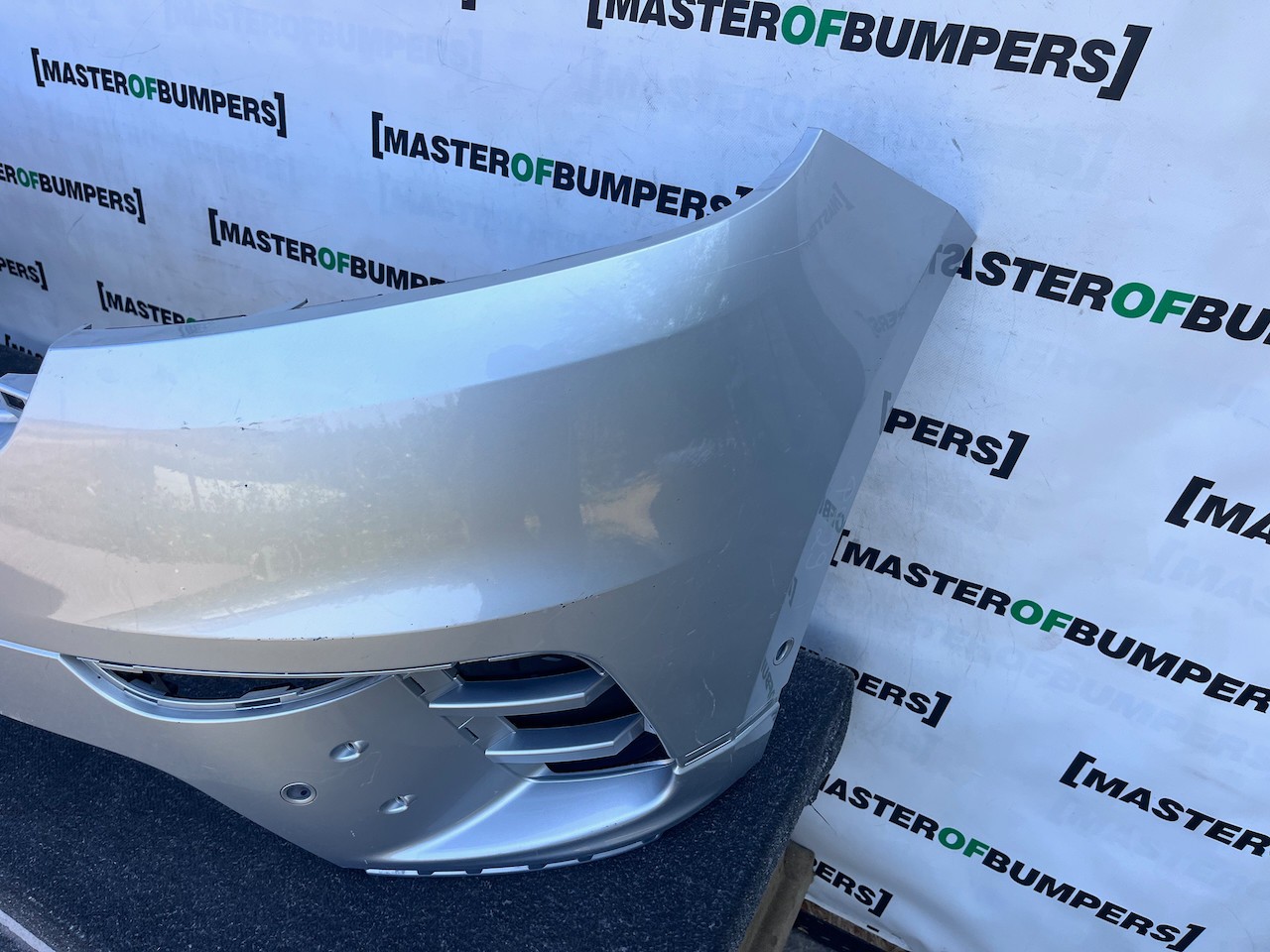 Range Rover Velar R Dynamic Hse 2019-2023 Front Bumper 6 Pdc Genuine [p729]