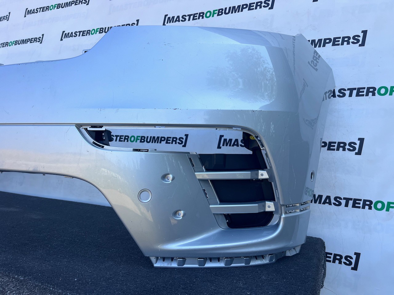 Range Rover Velar R Dynamic Hse 2019-2023 Front Bumper 6 Pdc Genuine [p729]