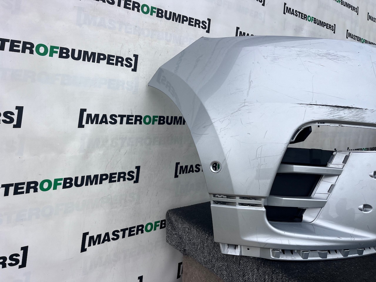 Range Rover Velar R-dynamic Hse Suv 2019-2023 Front Bumper 6 Pdc Genuine [p729]