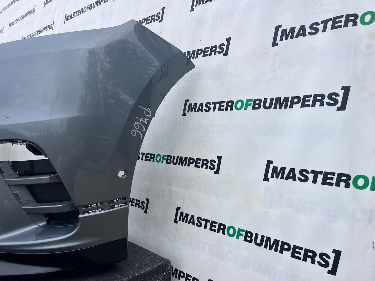 Range Rover Velar R-dynamic Hse Suv 2019-2023 Front Bumper 6 Pdc Genuine [p766]