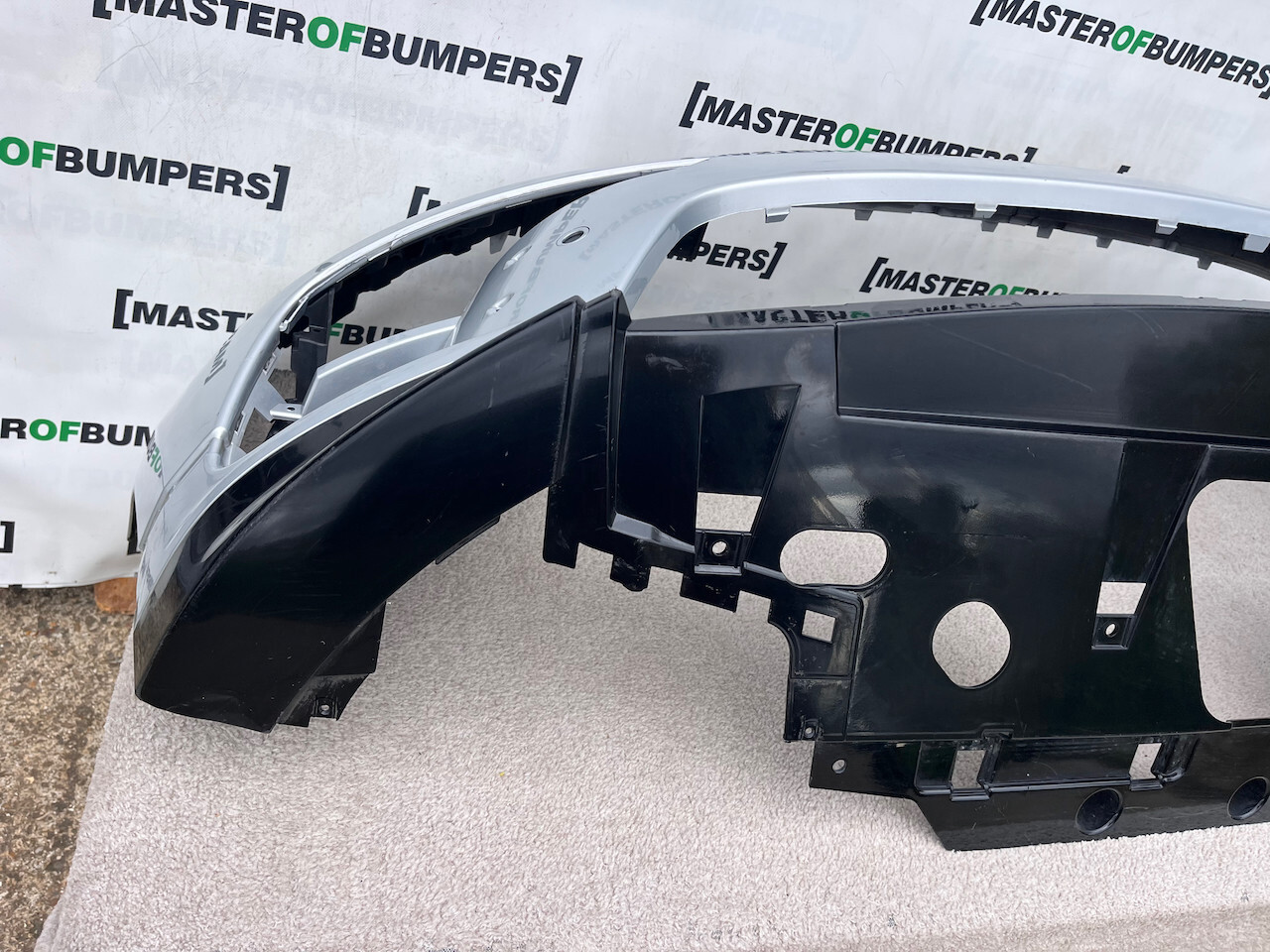 Range Rover Velar Dynamic Hse Suv 2019-2023 Front Bumper 4 Pdc Genuine [p408]