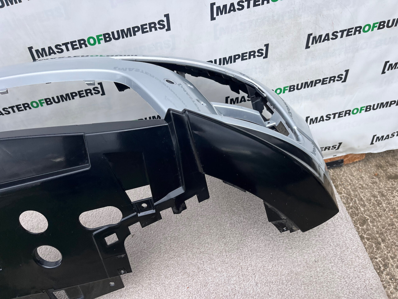Range Rover Velar Dynamic Hse Suv 2019-2023 Front Bumper 4 Pdc Genuine [p408]