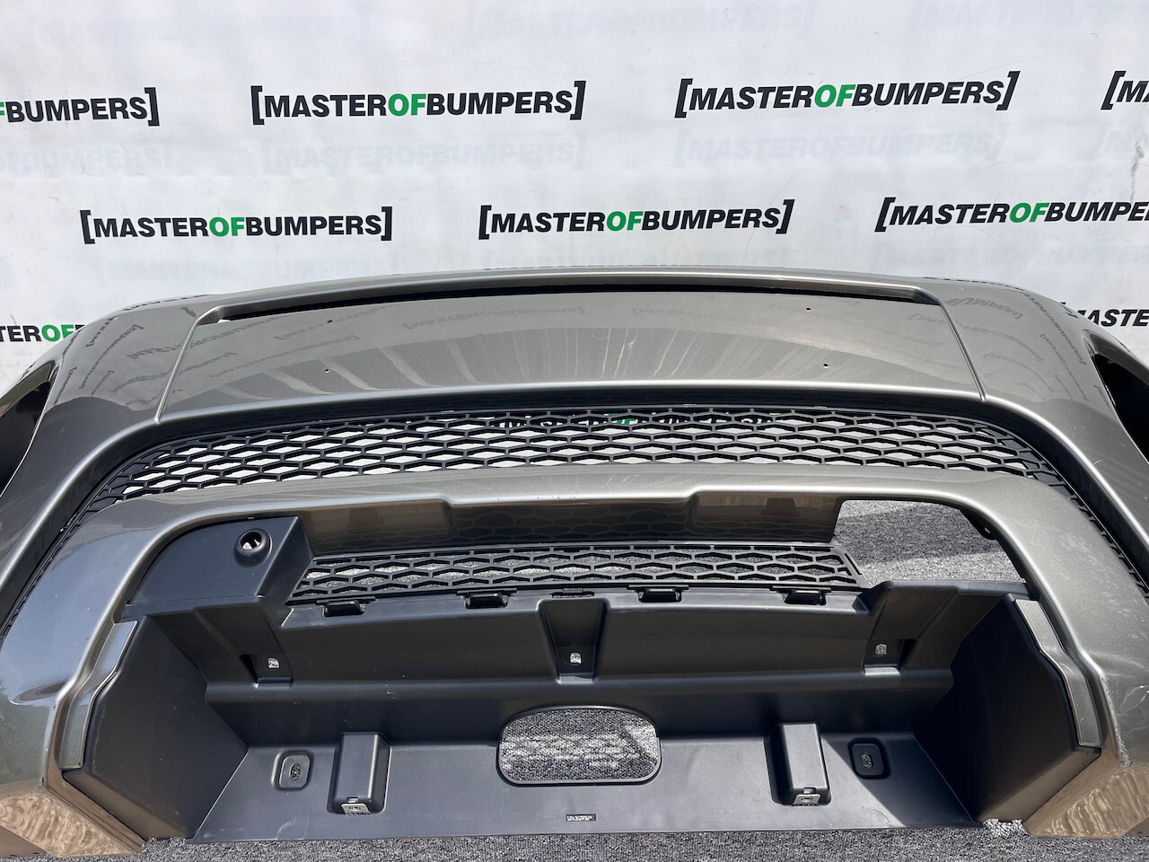 Range Rover Evoque Dynamic Hse Lift 2015-2018 Front Bumper 4 Pdc Genuine [p453]