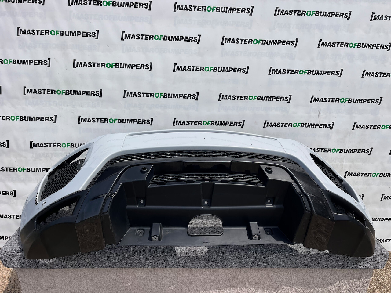 Range Rover Evoque Dynamic Hse Lift 2015-2018 Front Bumper 4 Pdc Genuine [p452]