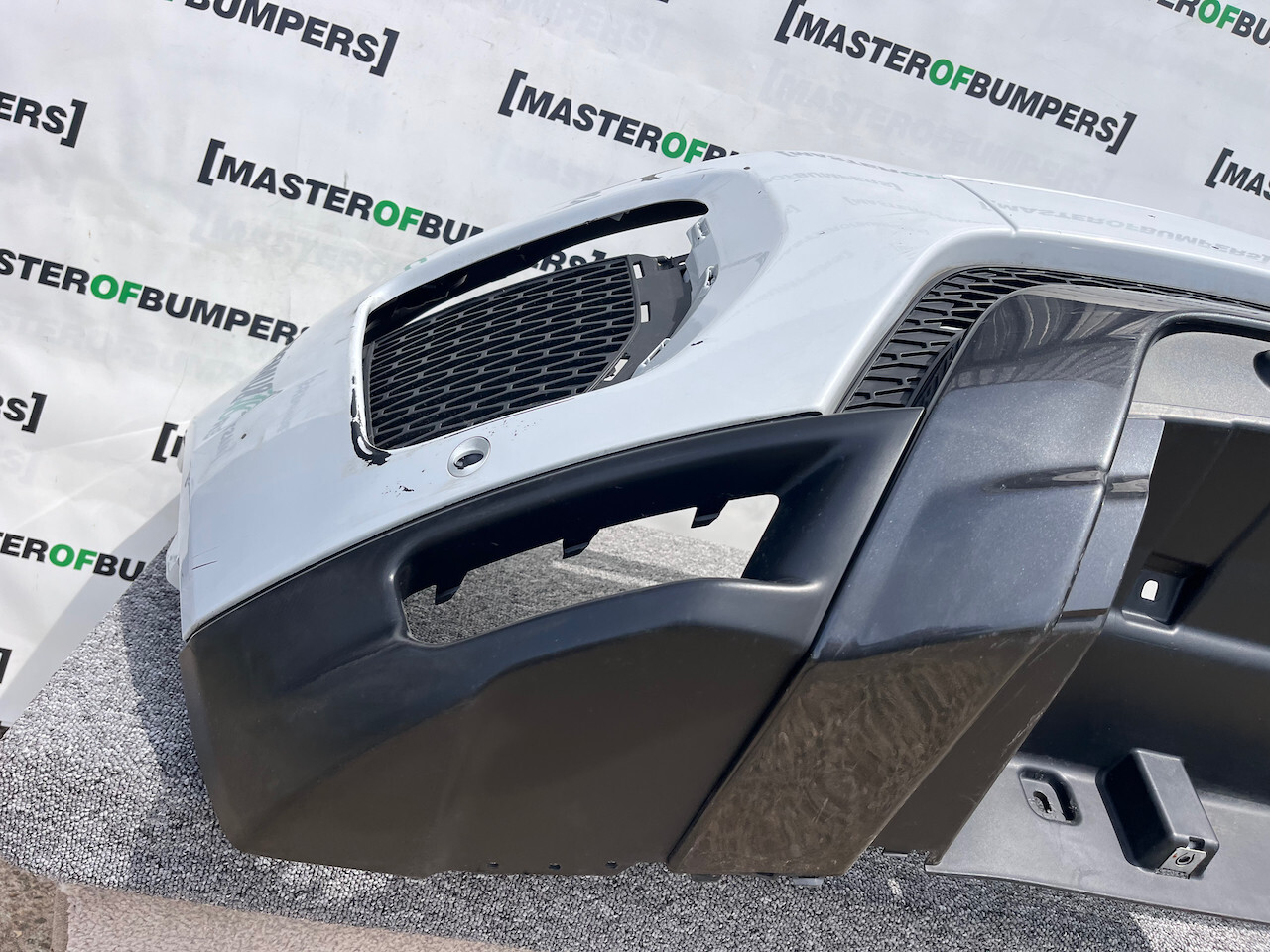 Range Rover Evoque Dynamic Hse Lift 2015-2018 Front Bumper 4 Pdc Genuine [p452]