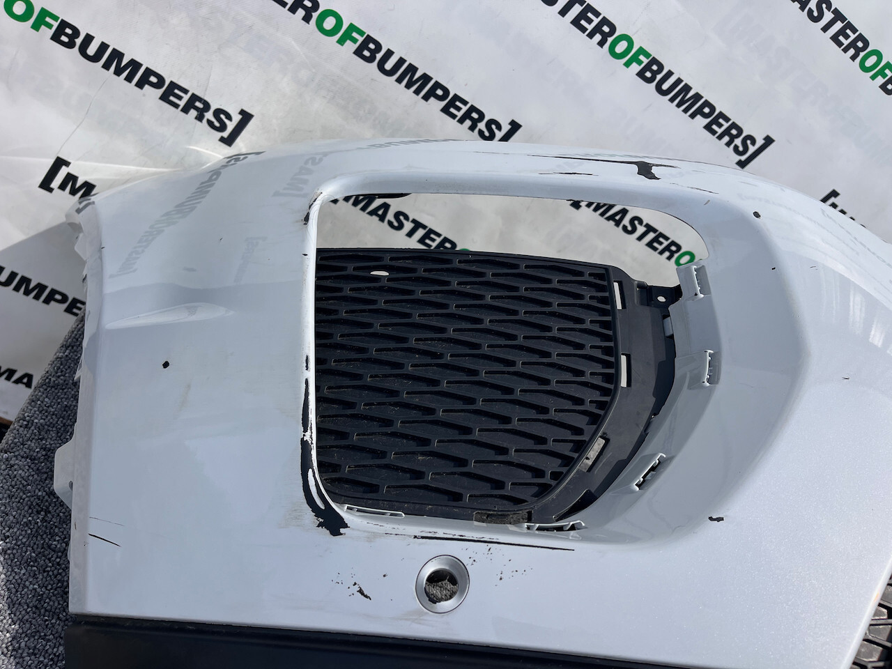 Range Rover Evoque Dynamic Hse Lift 2015-2018 Front Bumper 4 Pdc Genuine [p452]