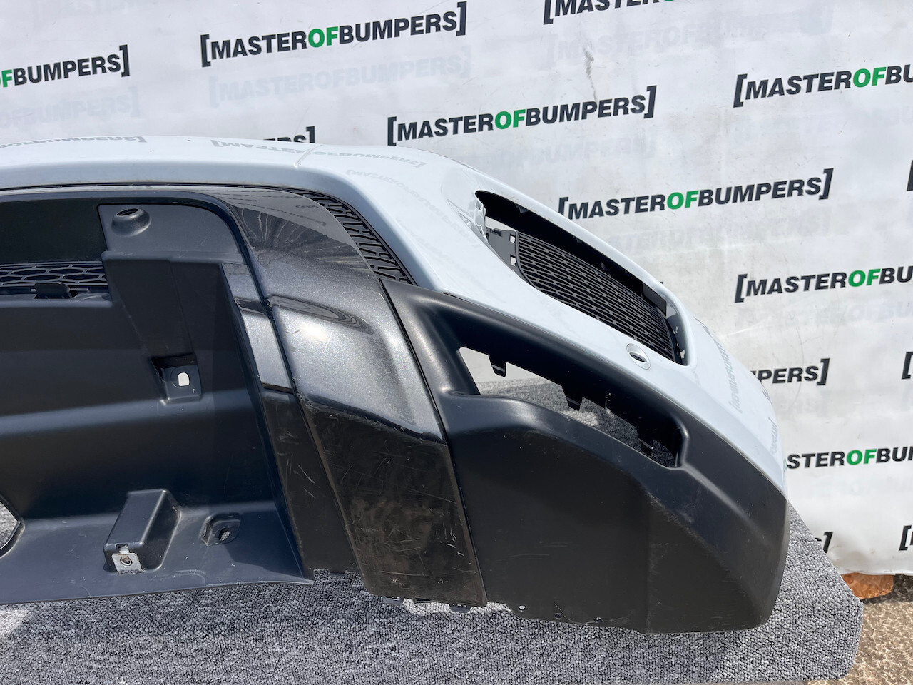 Range Rover Evoque Dynamic Hse Lift 2015-2018 Front Bumper 4 Pdc Genuine [p452]