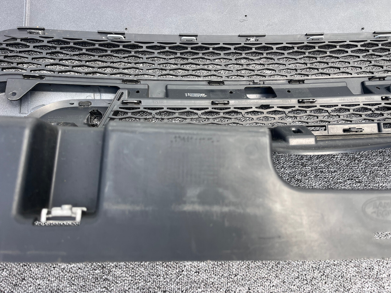 Range Rover Evoque Dynamic Hse Lift 2015-2018 Front Bumper 4 Pdc Genuine [p452]