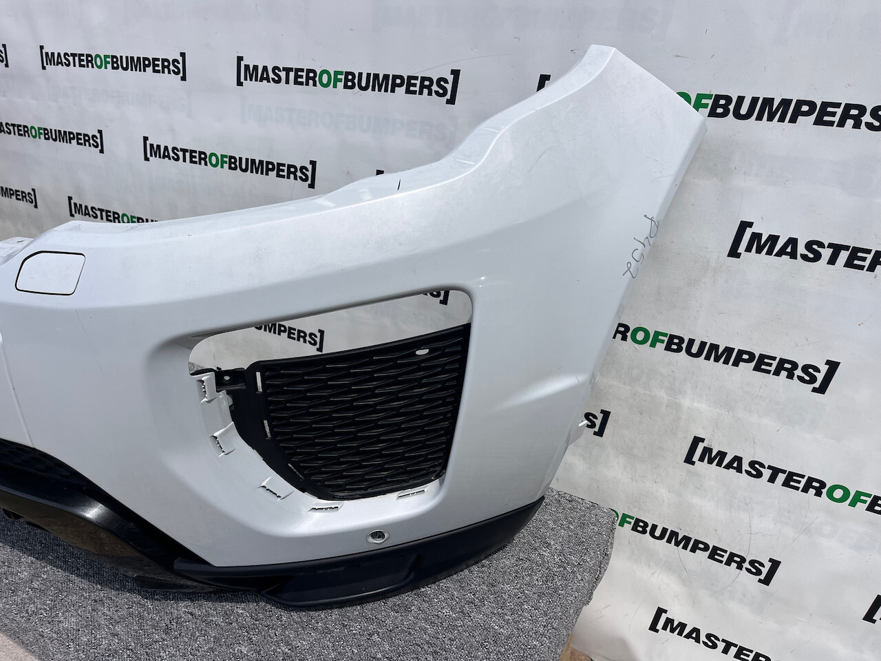 Range Rover Evoque Dynamic Hse Lift 2015-2018 Front Bumper 4 Pdc Genuine [p452]