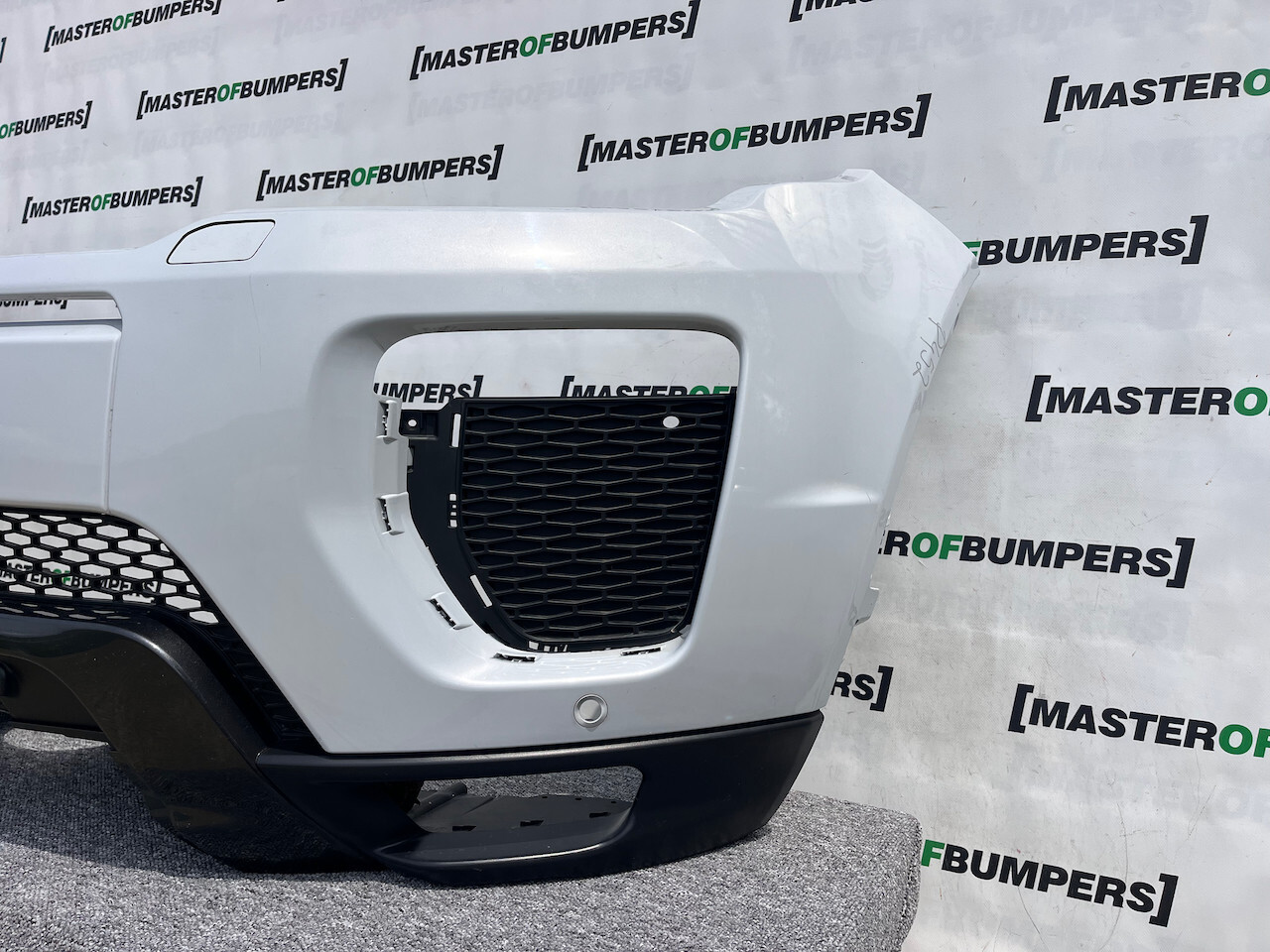 Range Rover Evoque Dynamic Hse Lift 2015-2018 Front Bumper 4 Pdc Genuine [p452]