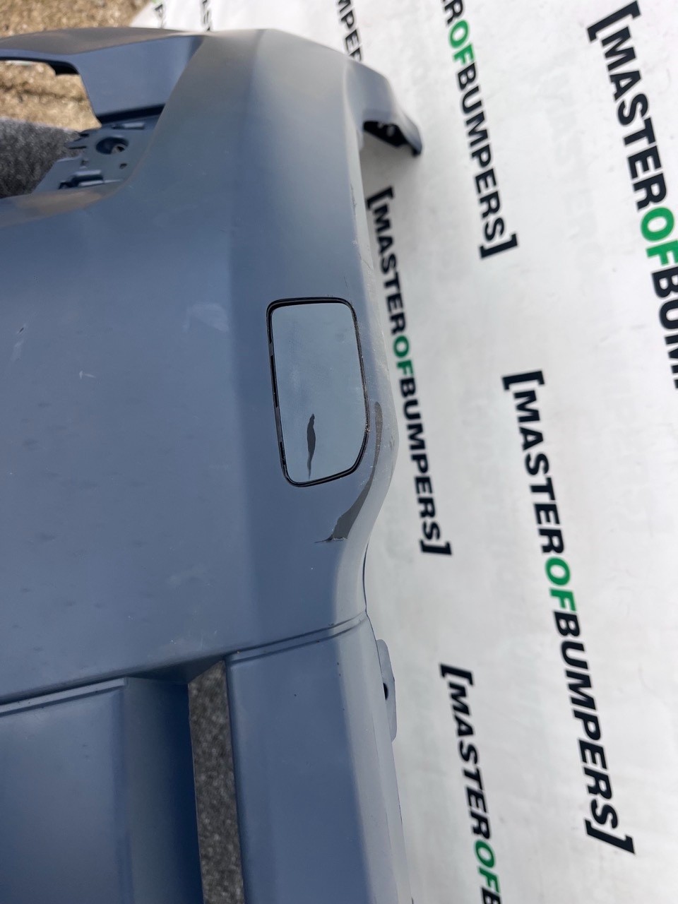 Range Rover Evoque Se Mk1 2011-2015 Front Bumper 4 Pdc+jets Genuine [p550]