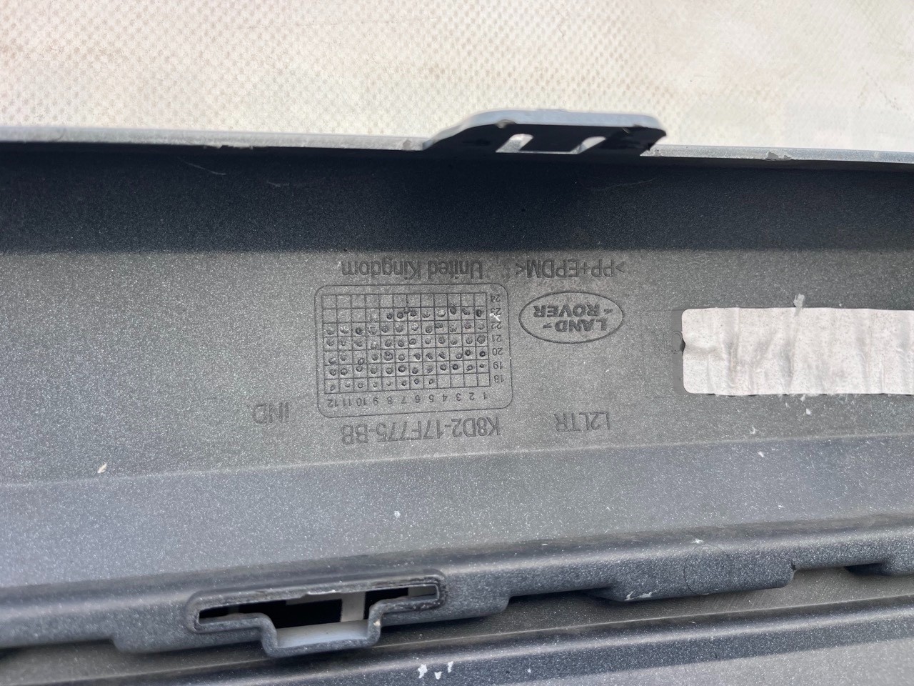 Range Rover Evoque R-dynamic Hse 2019-2023 Front Bumper 4 Pdc Genuine [p547]