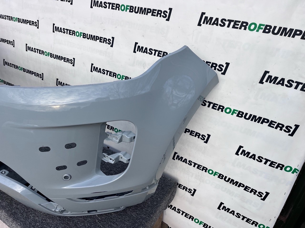 Range Rover Evoque R-dynamic Hse 2019-2023 Front Bumper 4 Pdc Genuine [p547]