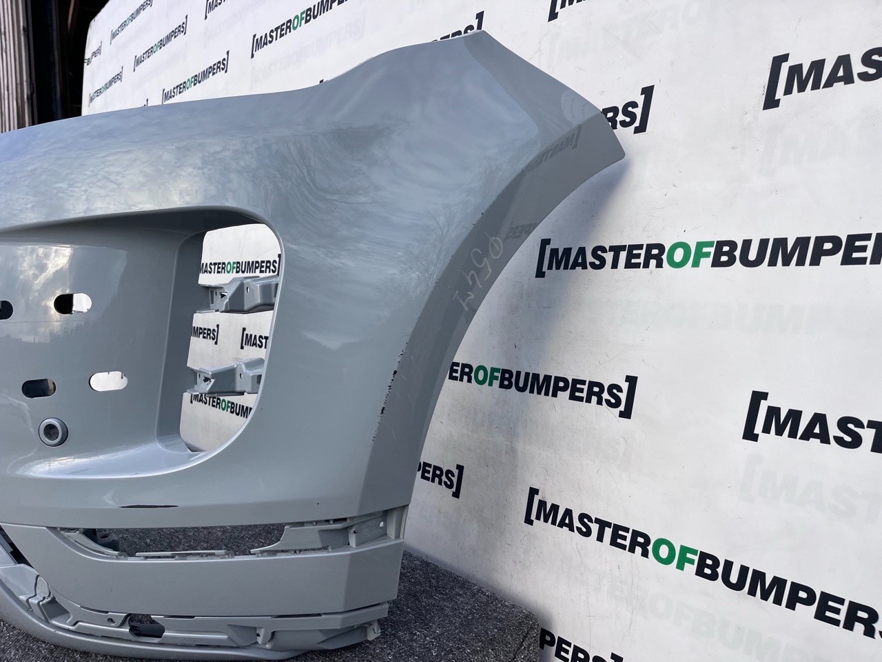 Range Rover Evoque R-dynamic Hse 2019-2023 Front Bumper 4 Pdc Genuine [p547]