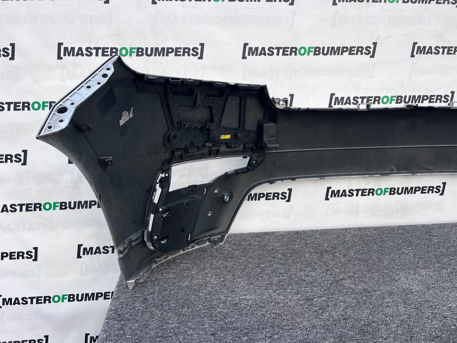 Range Rover Velar Dynamic Hse 2019-23 Front Bumper 4 Pdc No Jets Genuine [p551]