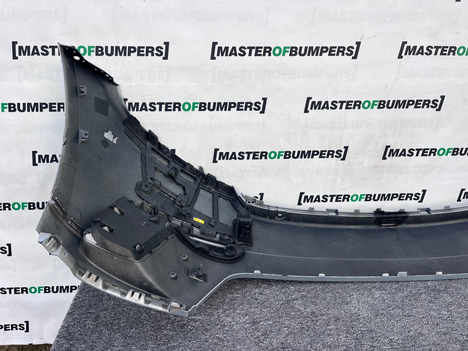 Range Rover Velar Dynamic Hse 2019-23 Front Bumper 4 Pdc No Jets Genuine [p551]