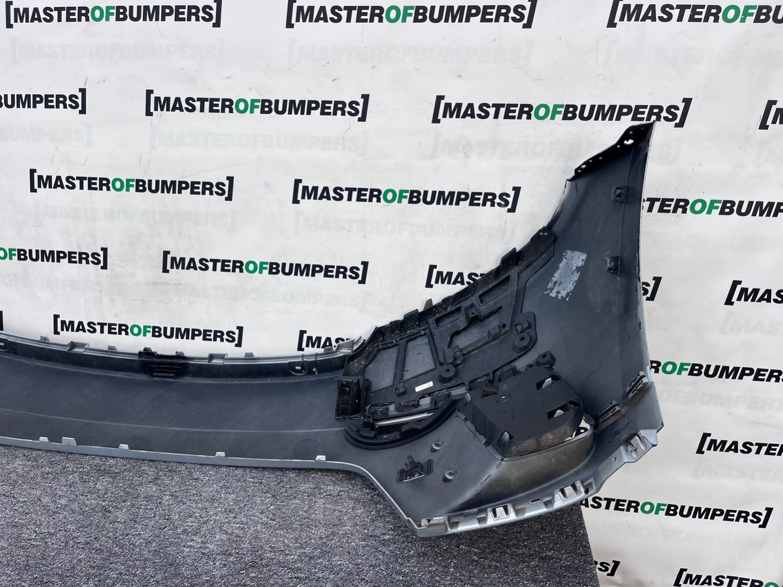 Range Rover Velar Dynamic Hse 2019-23 Front Bumper 4 Pdc No Jets Genuine [p551]