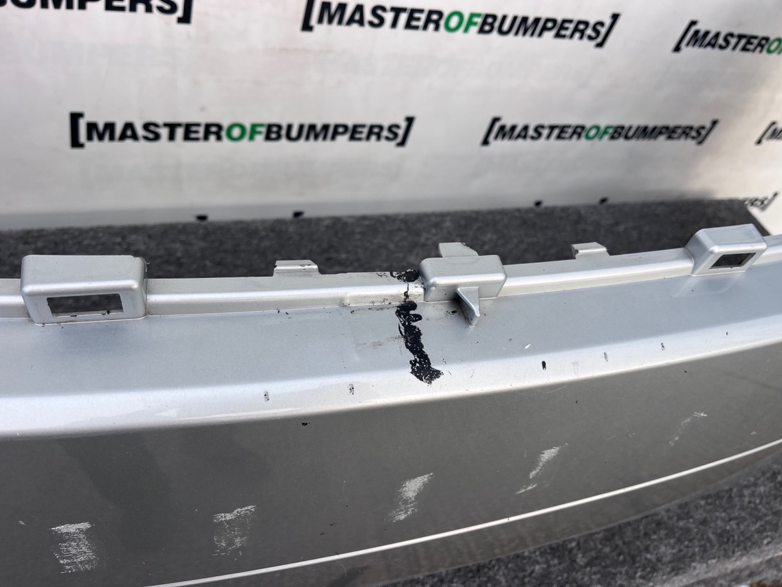 Range Rover Velar Dynamic Hse 2019-23 Front Bumper 4 Pdc No Jets Genuine [p551]
