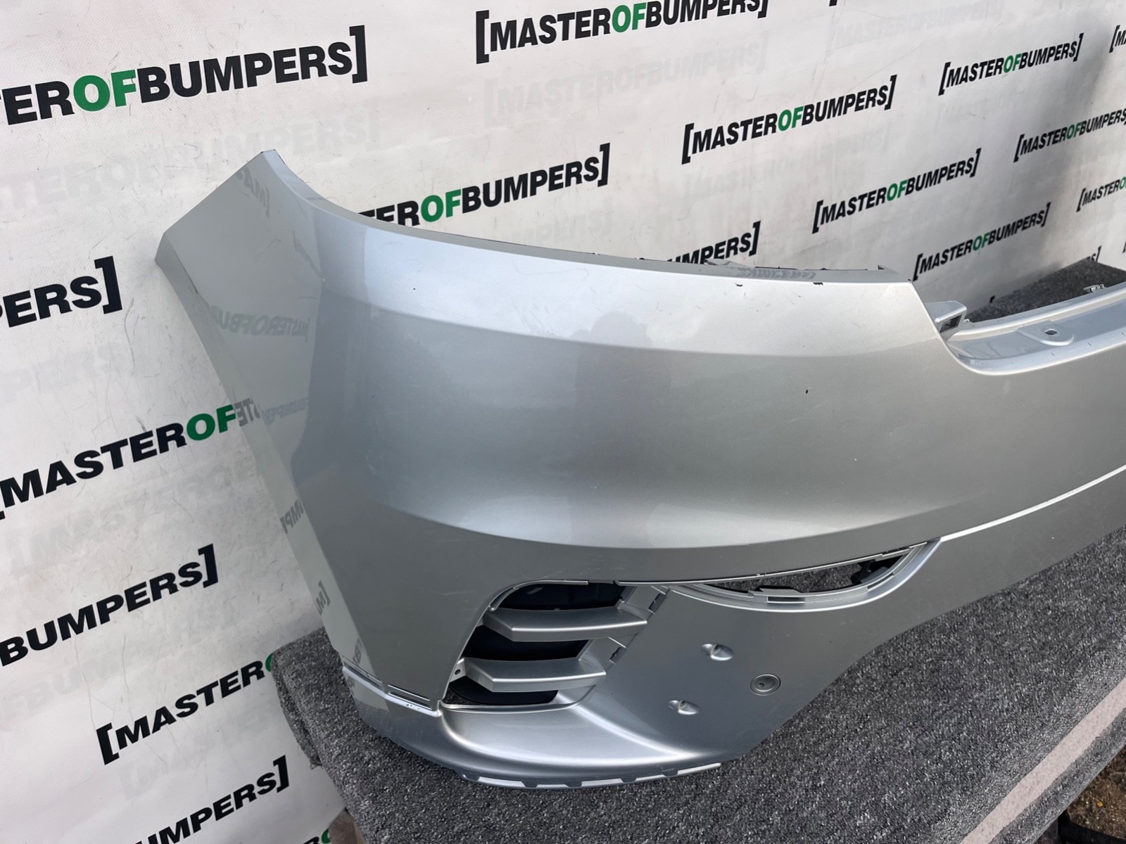 Range Rover Velar Dynamic Hse 2019-23 Front Bumper 4 Pdc No Jets Genuine [p551]