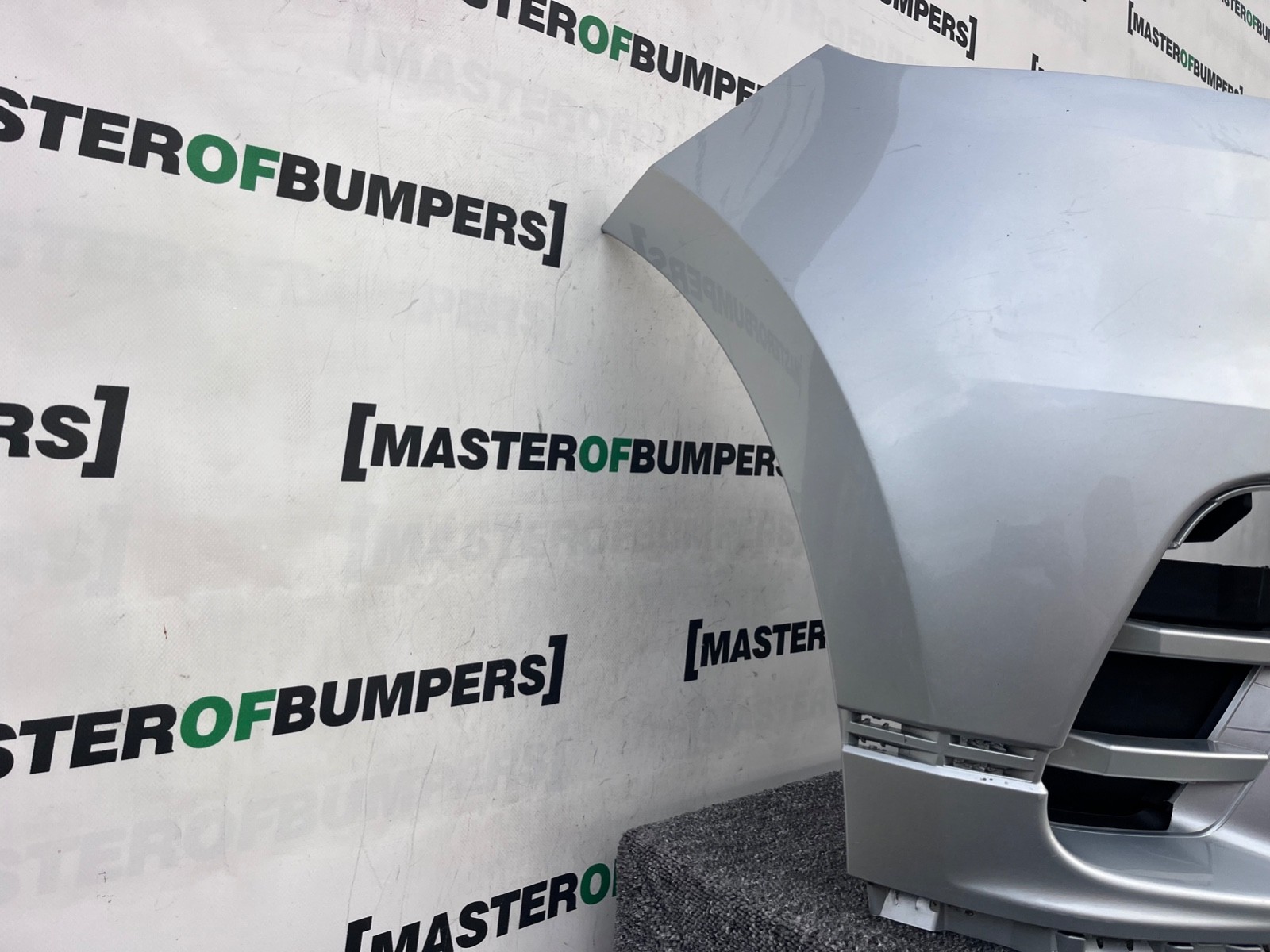 Range Rover Velar Dynamic Hse 2019-23 Front Bumper 4 Pdc No Jets Genuine [p551]