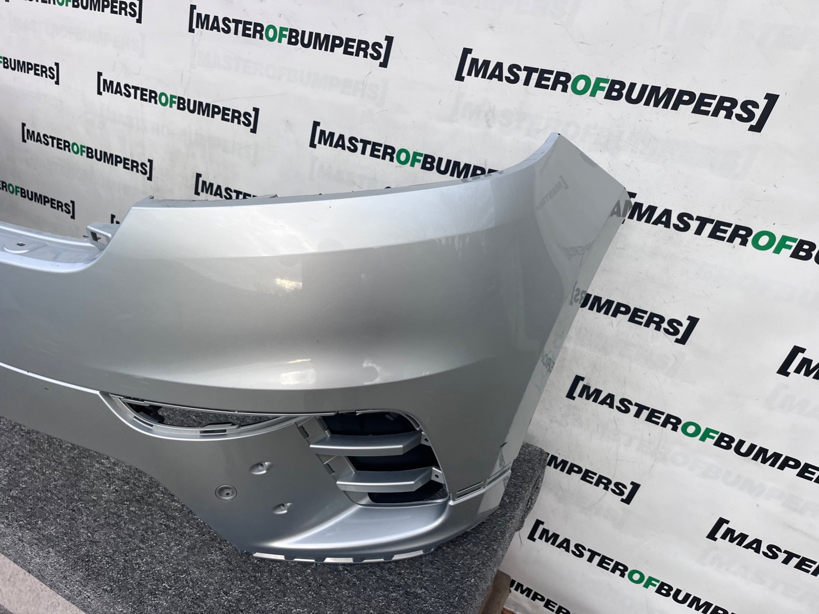 Range Rover Velar Dynamic Hse 2019-23 Front Bumper 4 Pdc No Jets Genuine [p551]