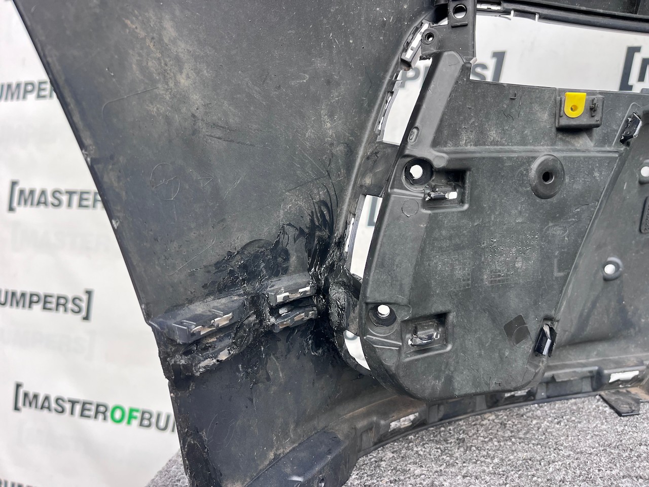 Range Rover Velar R Dynamic Hse 2019-2023 Front Bumper 4 Pdc Genuine [p569]