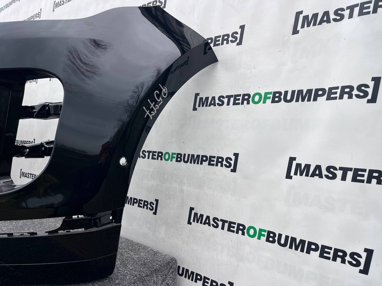 Range Rover Evoque R-dynamic Hse 2019-2023 Front Bumper 6 Pdc Genuine [p577]