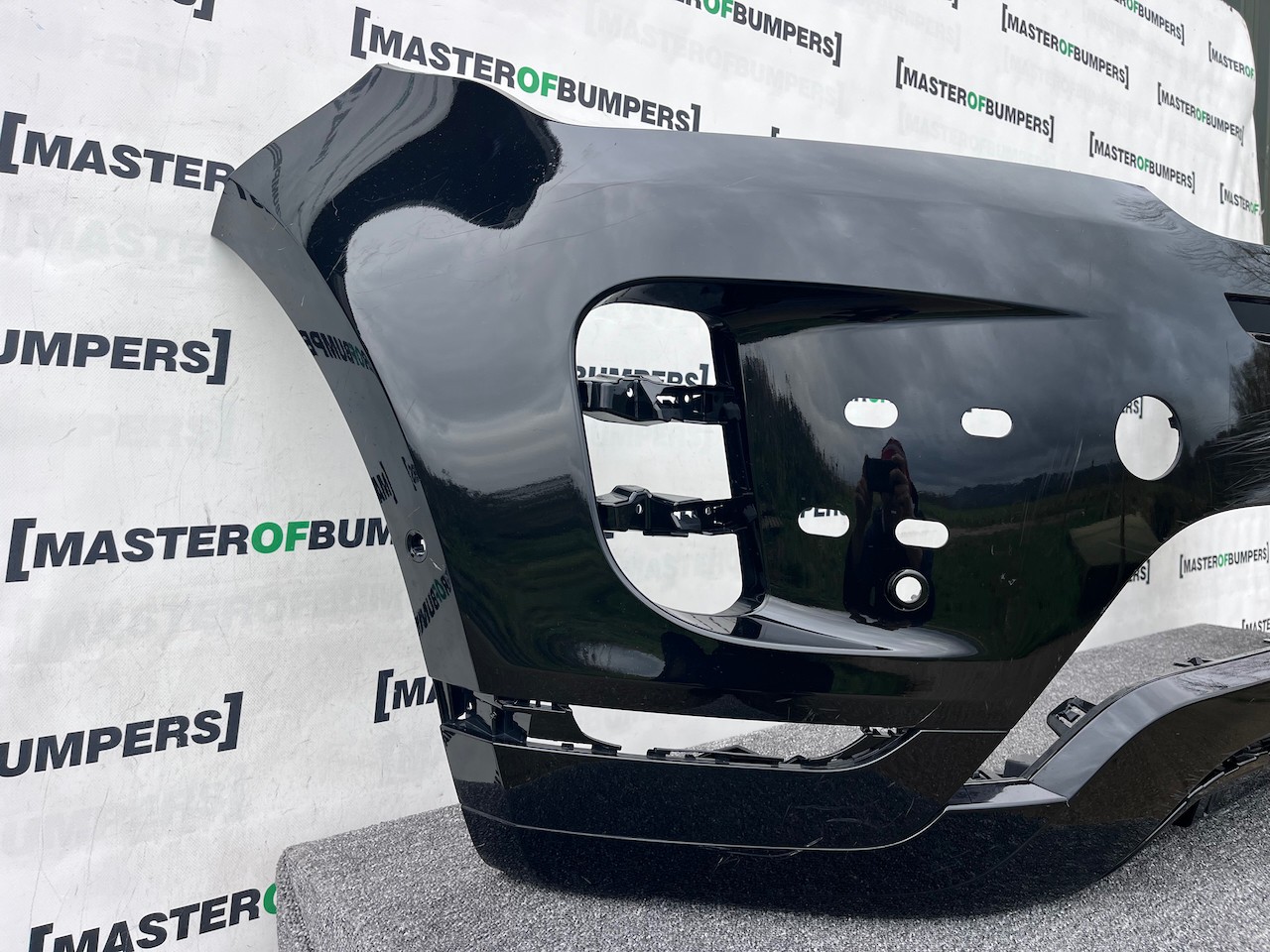 Range Rover Evoque R-dynamic Hse 2019-2023 Front Bumper 6 Pdc Genuine [p577]