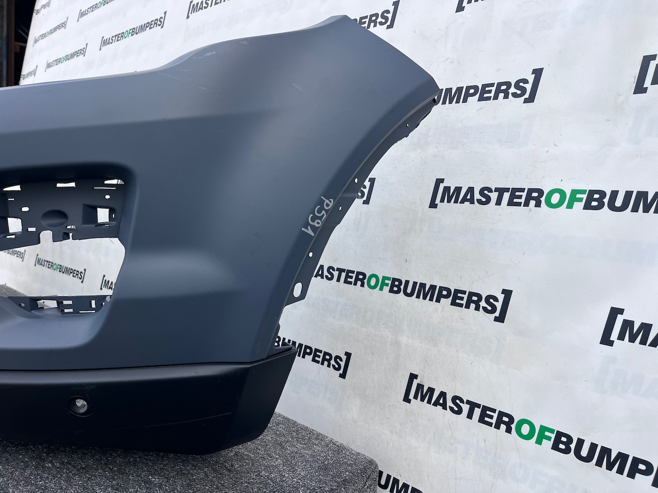 Range Rover Evoque Se Mk1 2011-2015 Front Bumper 4 Pdc No Jets Genuine [p591]