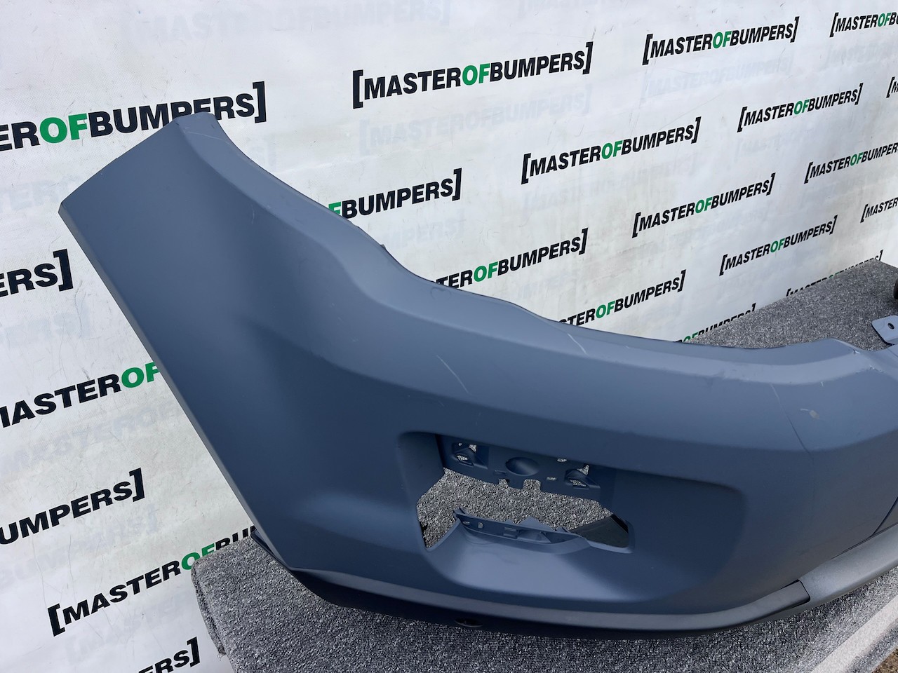 Range Rover Evoque Se Mk1 2011-2015 Front Bumper 4 Pdc No Jets Genuine [p591]