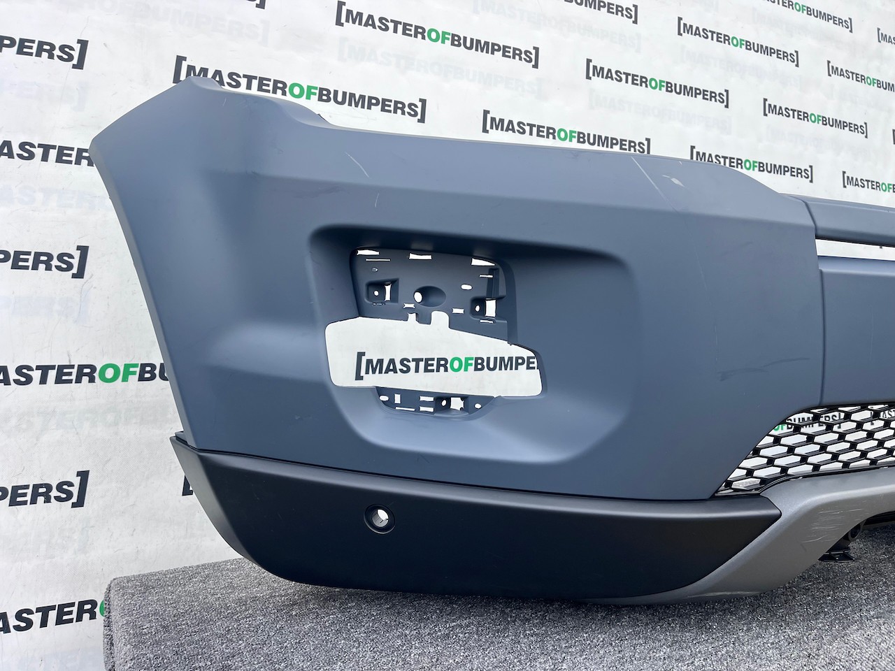 Range Rover Evoque Se Mk1 2011-2015 Front Bumper 4 Pdc No Jets Genuine [p591]