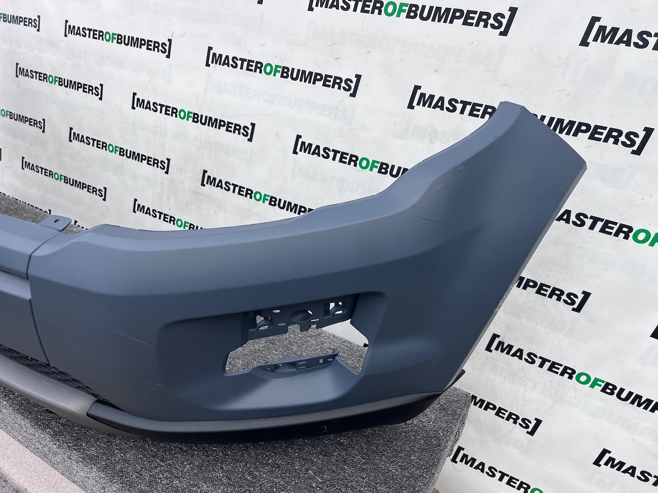Range Rover Evoque Se Mk1 2011-2015 Front Bumper 4 Pdc No Jets Genuine [p591]