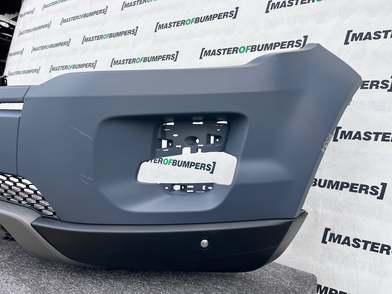 Range Rover Evoque Se Mk1 2011-2015 Front Bumper 4 Pdc No Jets Genuine [p591]