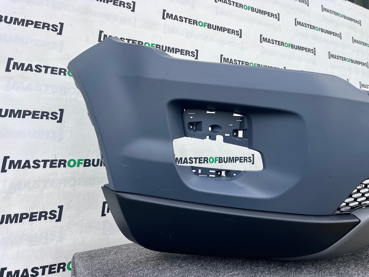 Range Rover Evoque Se Mk1 2011-2015 Front Bumper No Pdc No Jets Genuine [p593]