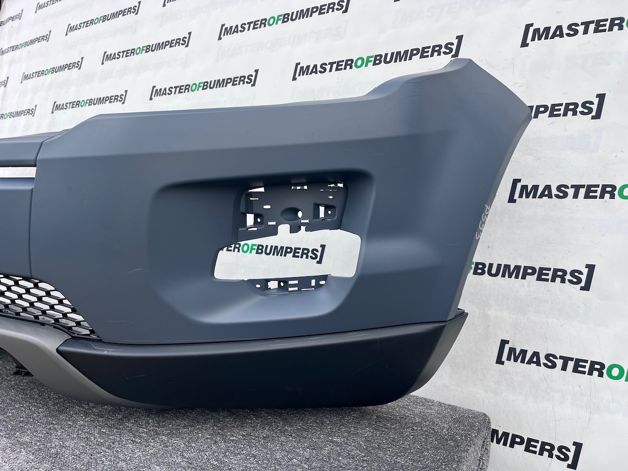 Range Rover Evoque Se Mk1 2011-2015 Front Bumper No Pdc No Jets Genuine [p593]