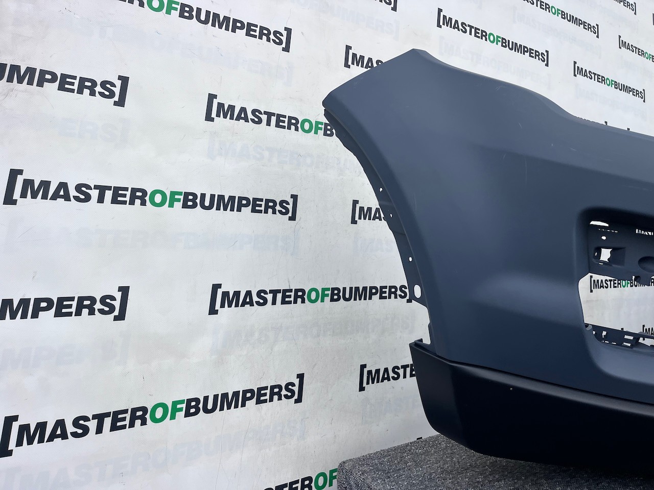 Range Rover Evoque Se Mk1 2011-2015 Front Bumper No Pdc No Jets Genuine [p594]