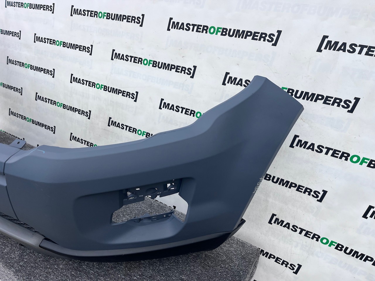 Range Rover Evoque Se Mk1 2011-2015 Front Bumper No Pdc No Jets Genuine [p594]