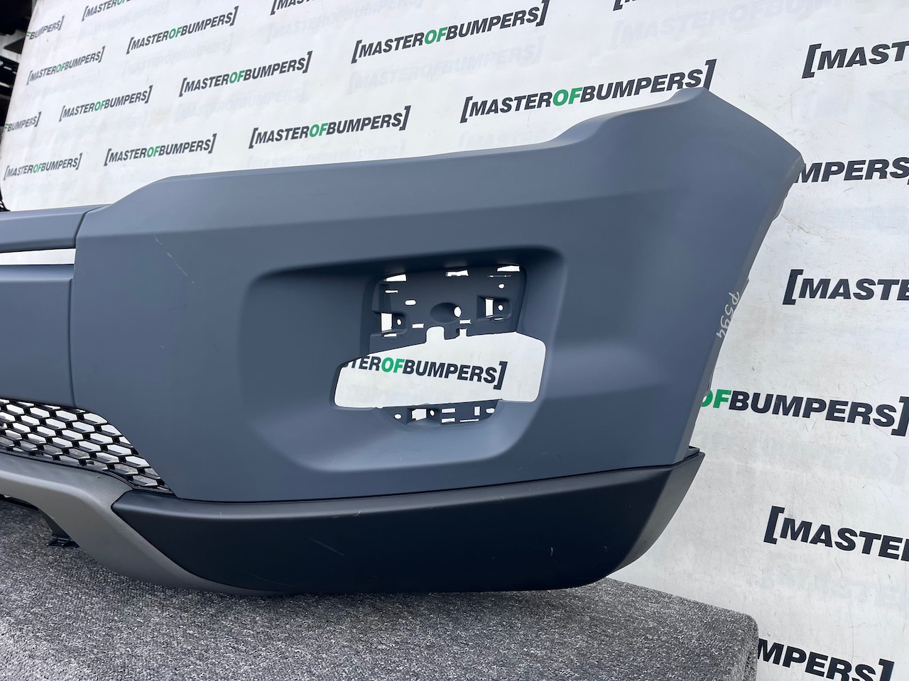 Range Rover Evoque Se Mk1 2011-2015 Front Bumper No Pdc No Jets Genuine [p594]