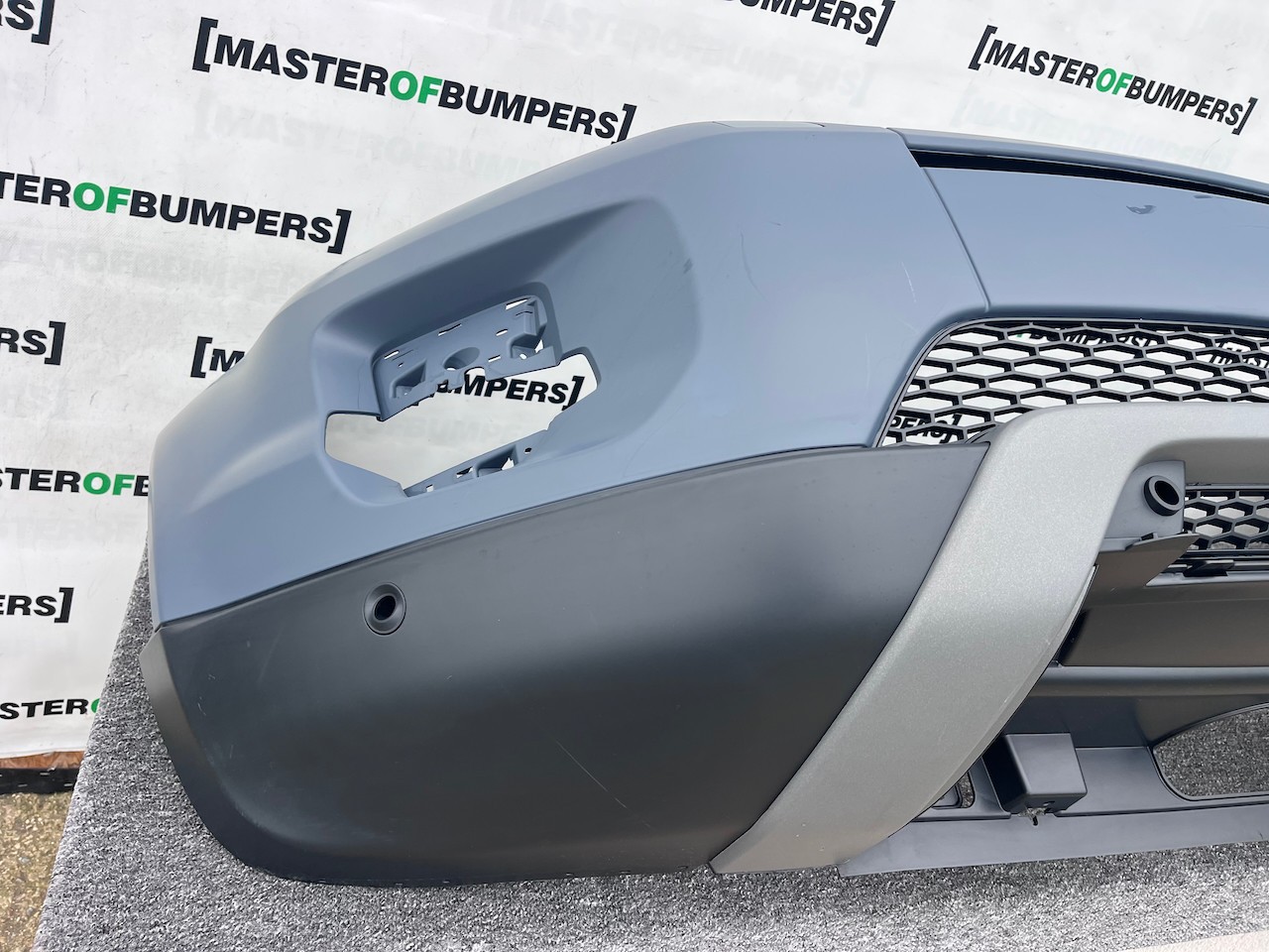 Range Rover Evoque Se Mk1 2011-2015 Front Bumper 4 Pdc +jets Genuine [p620]