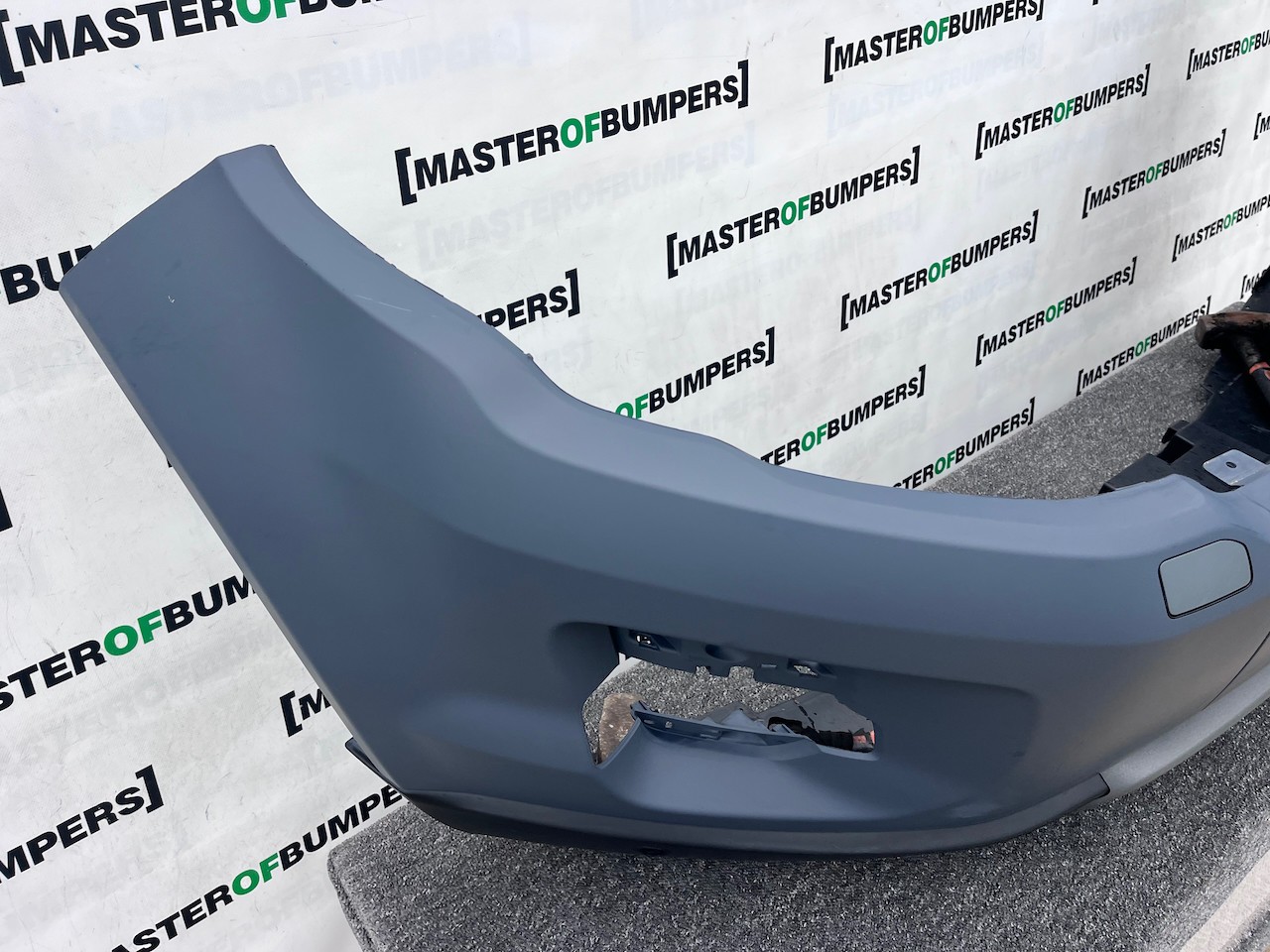 Range Rover Evoque Se Mk1 2011-2015 Front Bumper 4 Pdc +jets Genuine [p620]