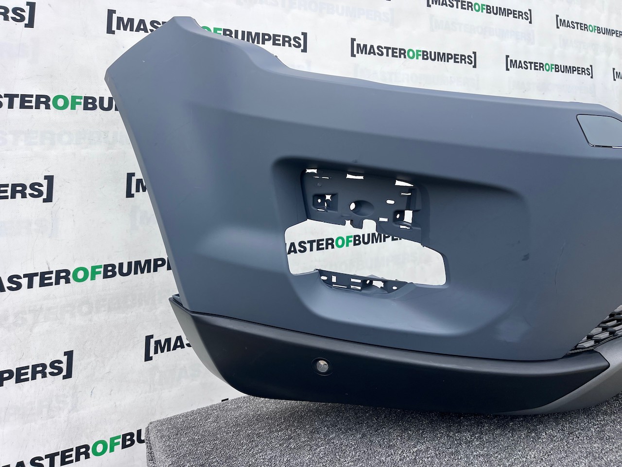 Range Rover Evoque Se Mk1 2011-2015 Front Bumper 4 Pdc +jets Genuine [p620]